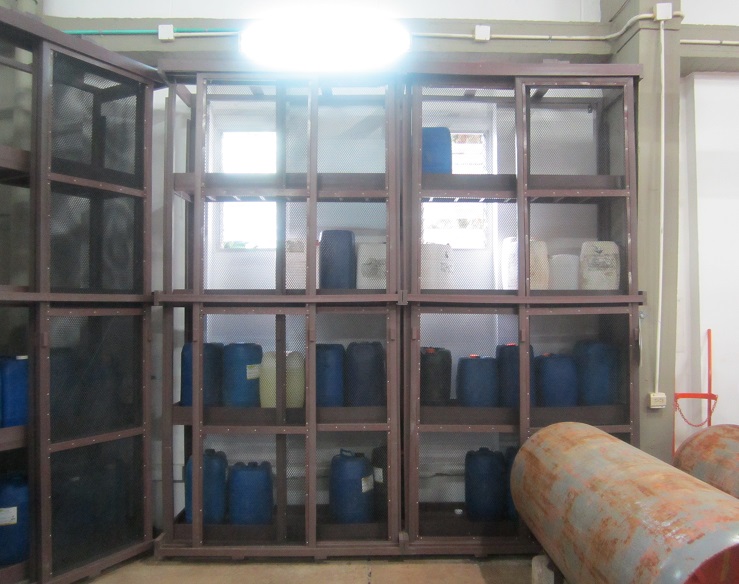 2 4 estanterias racks y gabinetes